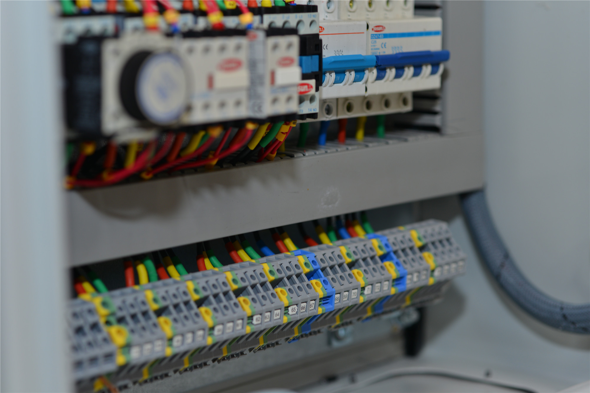 Circuit Breaker Vs Surge Protector A Detailed Comparison, 40 OFF